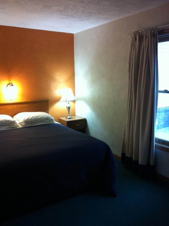 East Street Inn & Suites Tipton Room photo